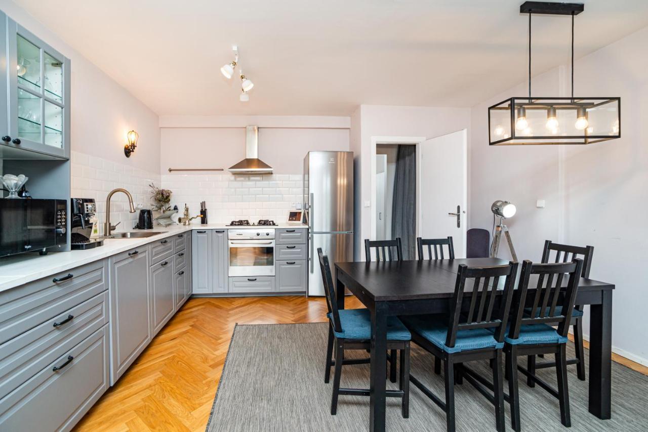 Appartement Central, Spacious, Modern 5 Bedrm Duplex W/balcony