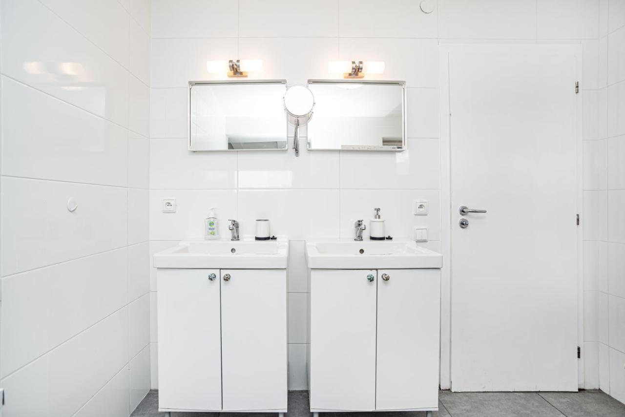 Appartement Central, Spacious, Modern 5 Bedrm Duplex W/balcony