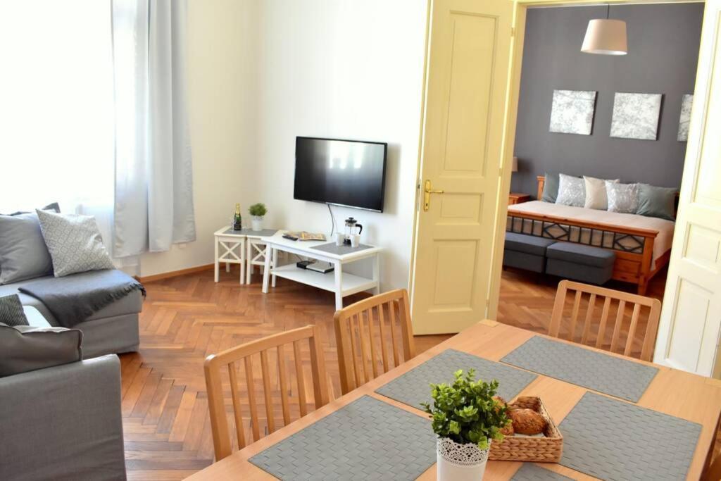 Airstay : Deluxe Old Town *