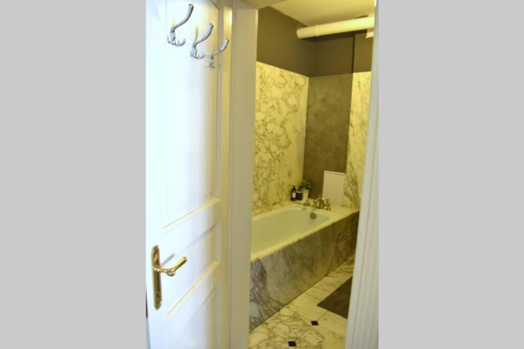 Airstay : Deluxe Old Town Apartment Prague