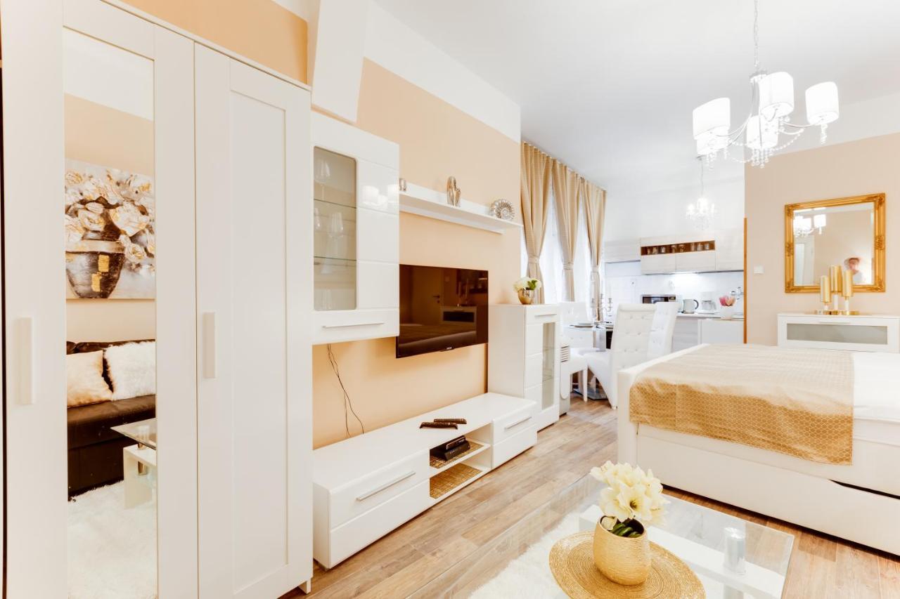 Wenceslass Square Luxury Apartment Prague