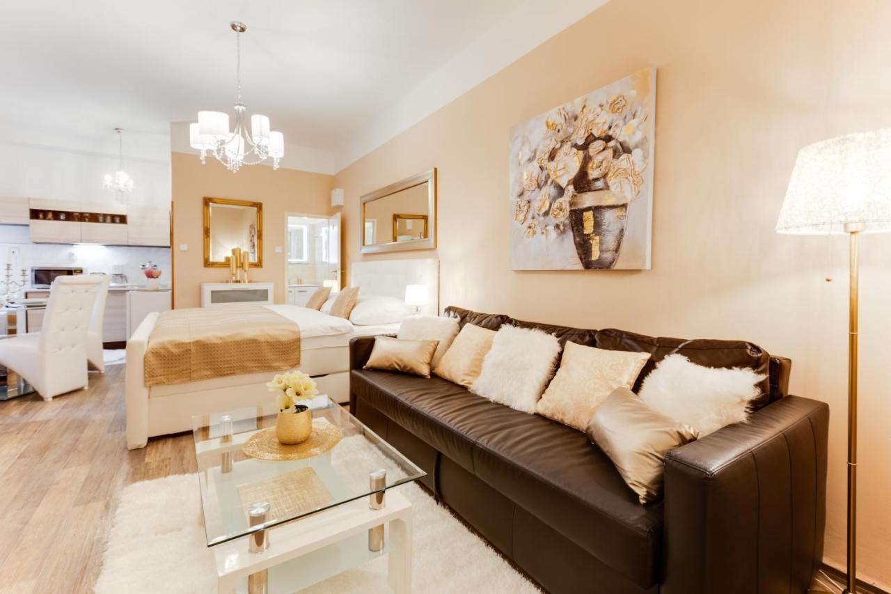 Wenceslass Square Luxury Apartment Prague