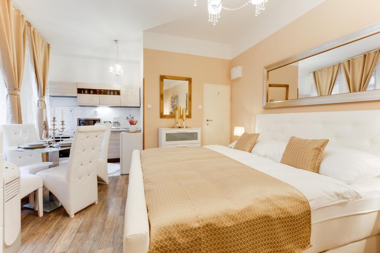 Wenceslass Square Luxury Apartment