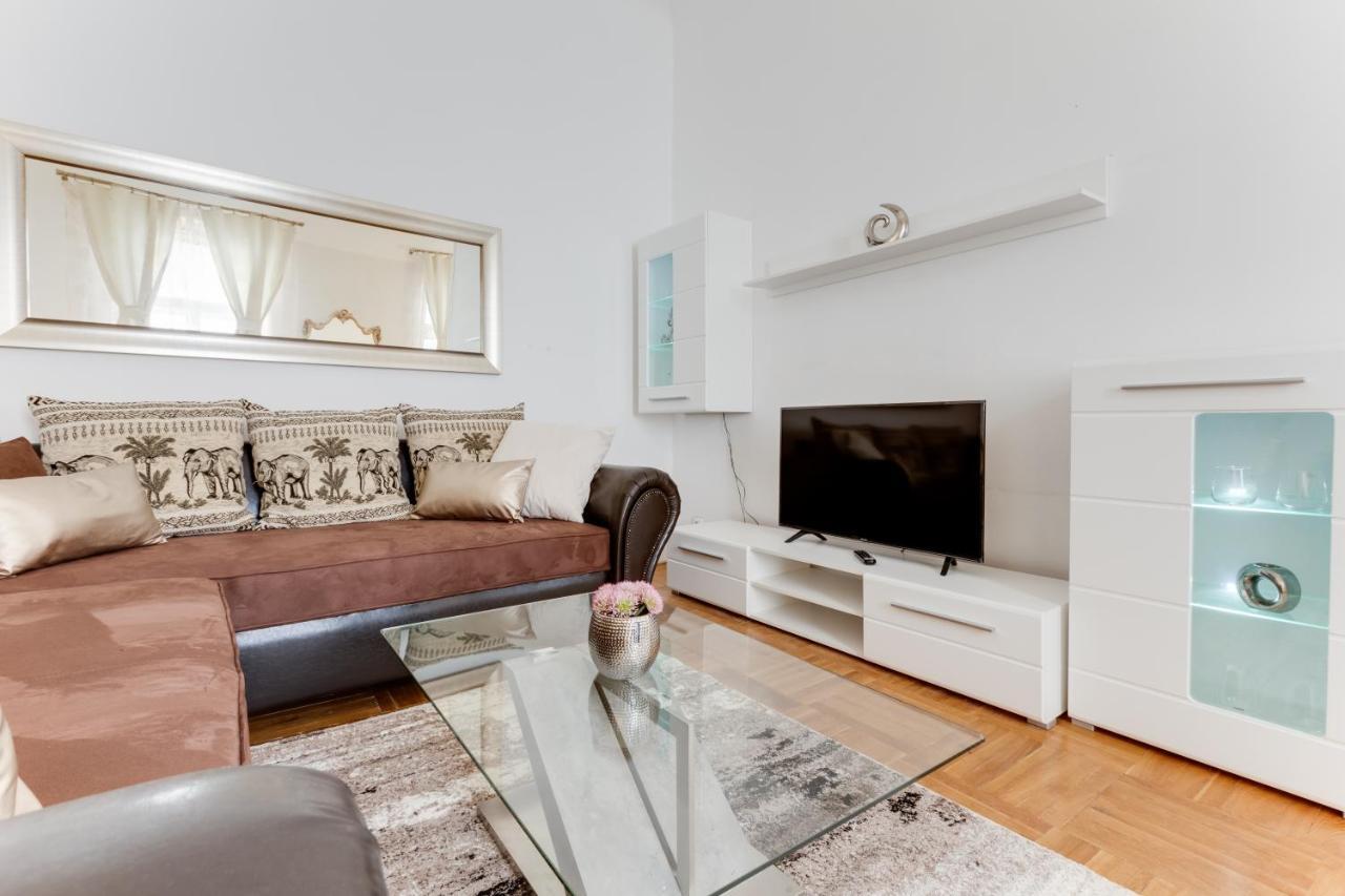 Appartement Old Town Royal With Giant Terrace Prague