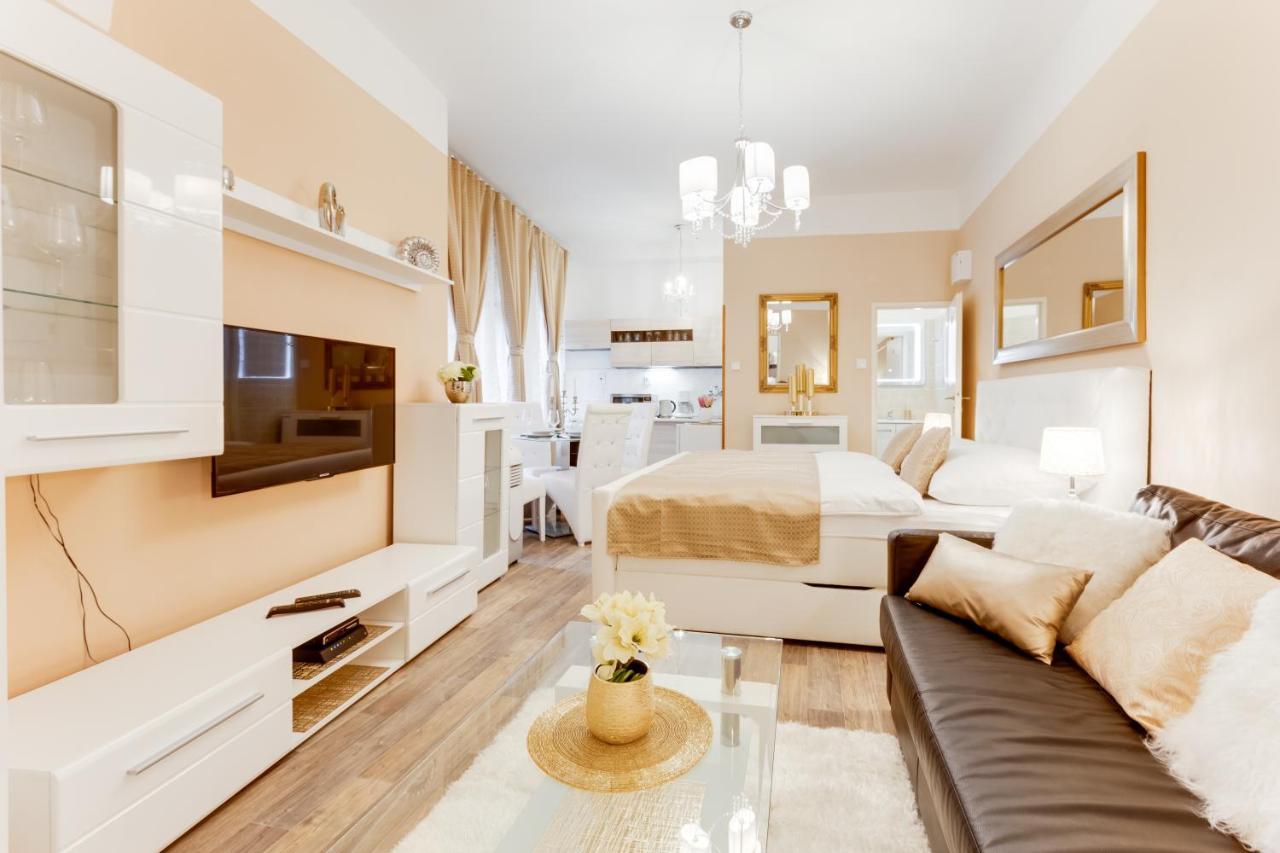 Wenceslass Square Luxury Apartment *