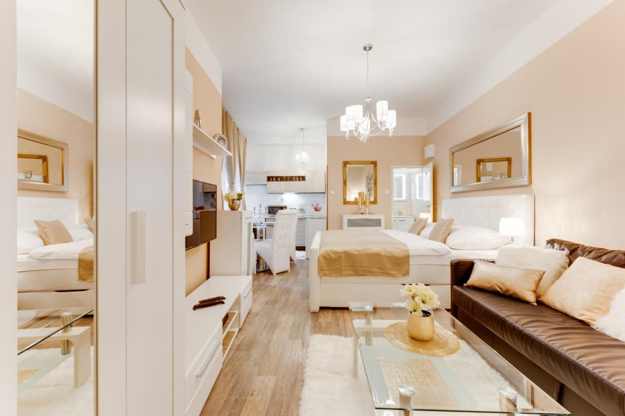 Wenceslass Square Luxury Apartment