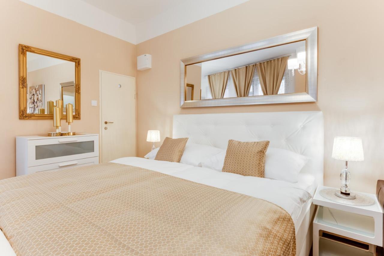 Wenceslass Square Luxury Apartment *