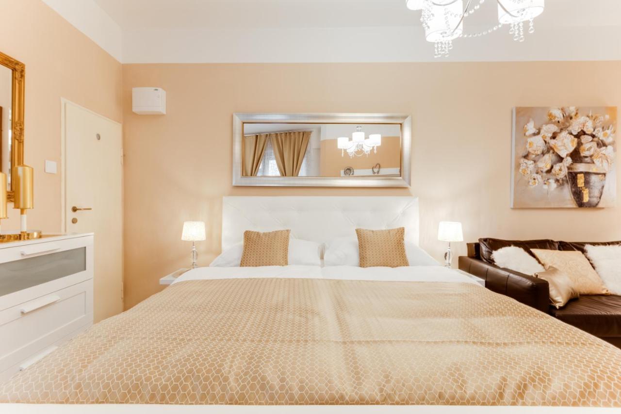 Wenceslass Square Luxury Apartment *