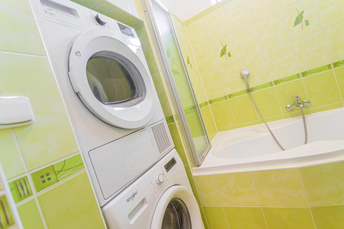 Jet Hottub - Washer&dryer - 12min Center - 160mbs Wifi Prague