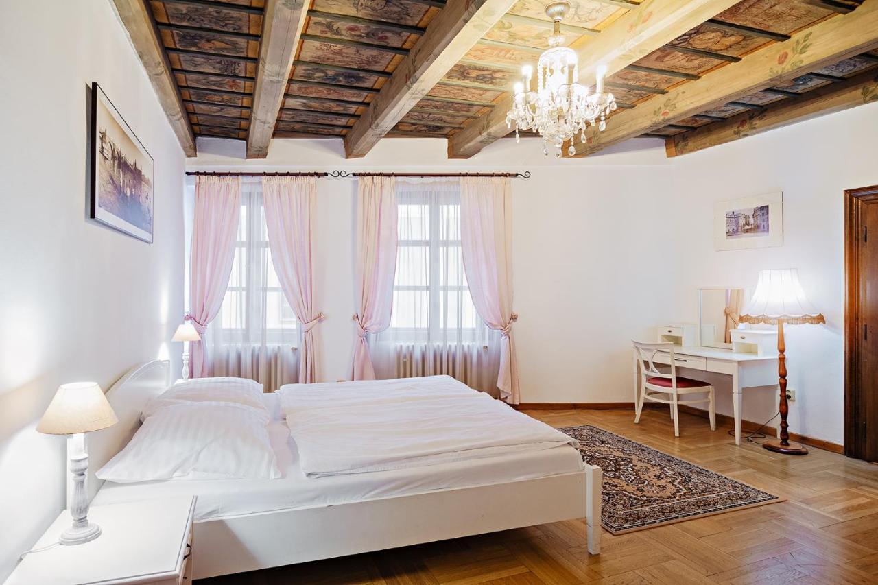 U Cerneho Medveda- At The Black Bear Apartment