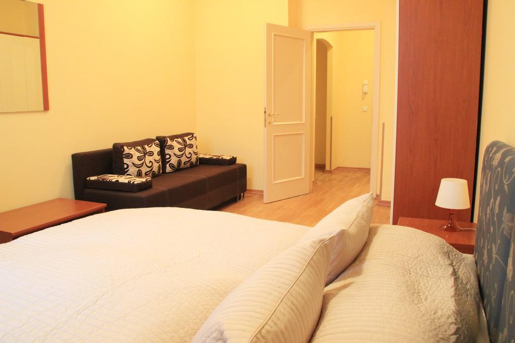 Lounge Crown Hotel