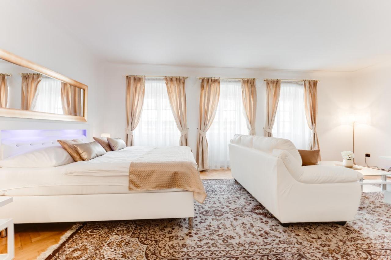 Charles Bridge Royal - Castle District Appartement Prague