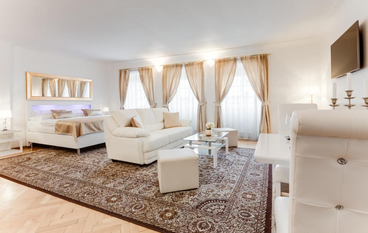 Charles Bridge Royal - Castle District Appartement
