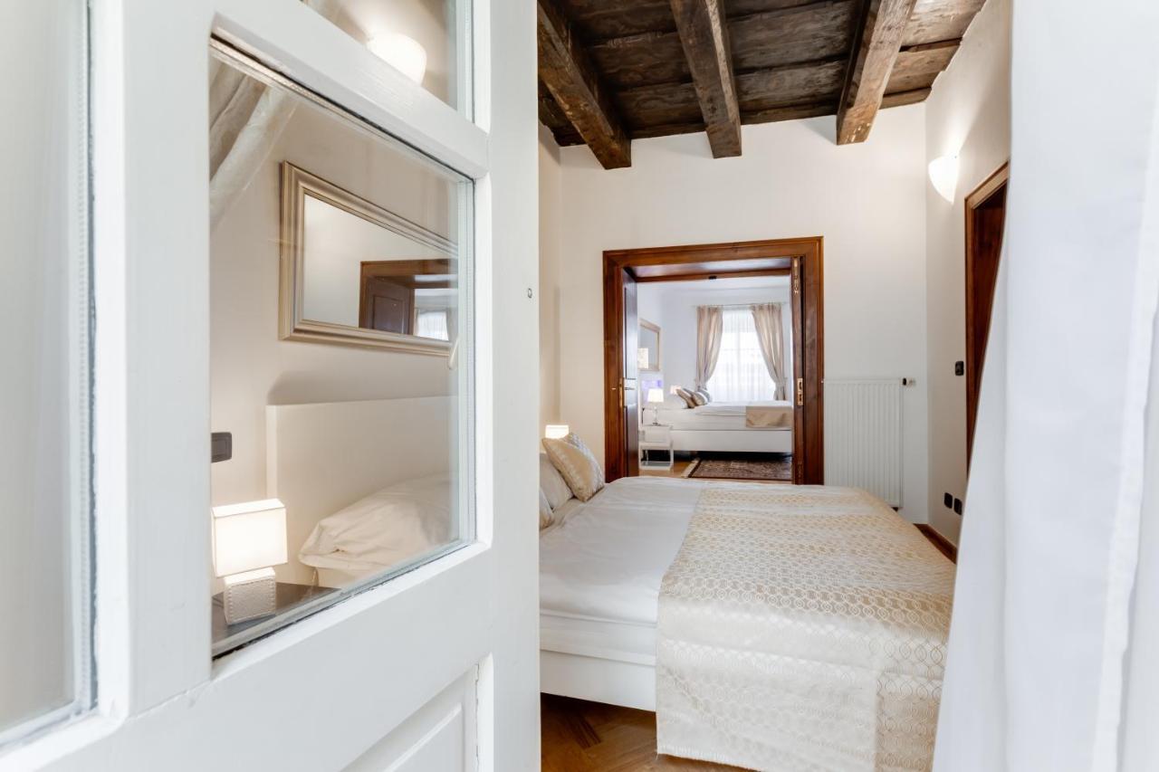 Apartment Charles Bridge Royal - Castle District Prague