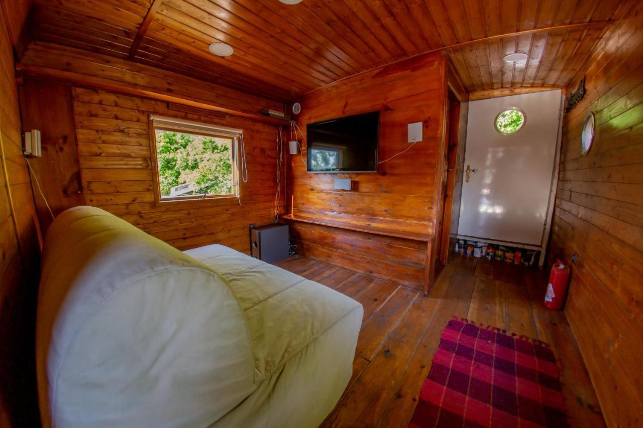 Bay Houseboats Bateau-hôtel 3*