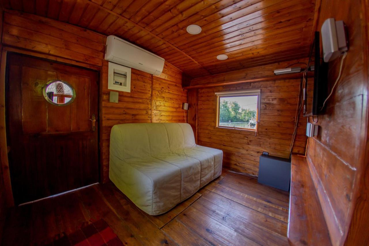 Bay Houseboats