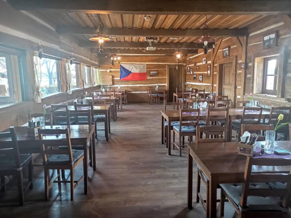Luxury tent Seberak - V Chatickach A V Luxusnich Stanech Prague