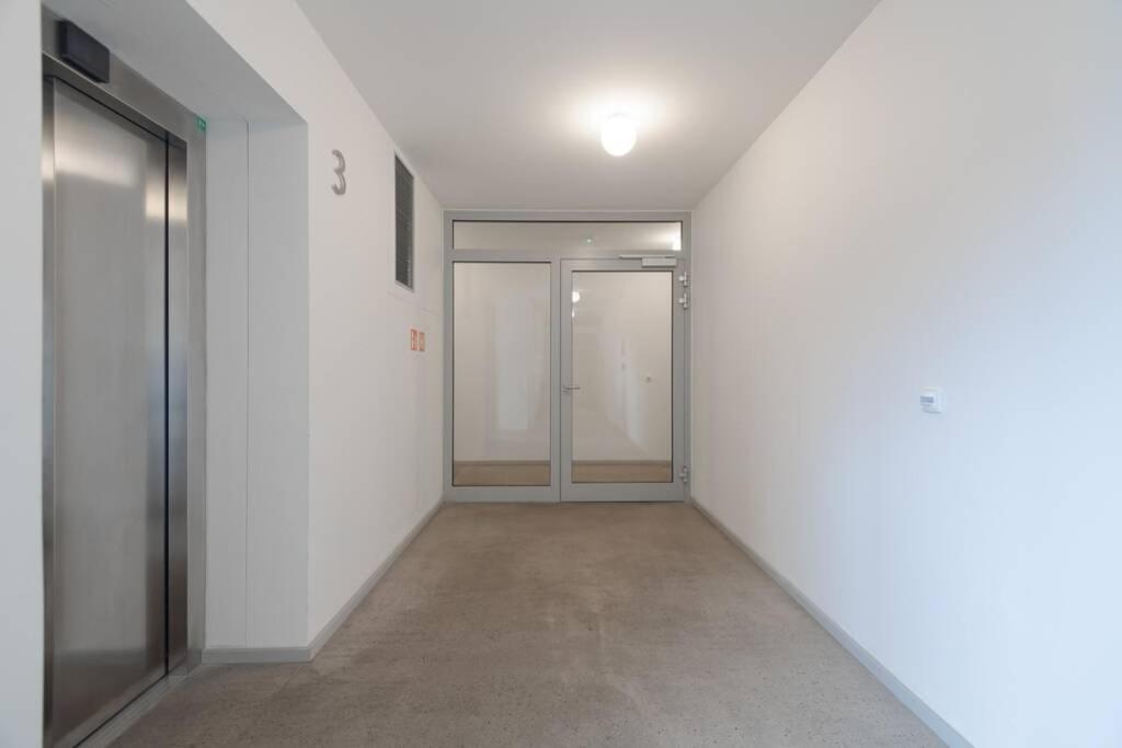 Bright Studio, 10min To The Centre, Free Parking Daire Prag