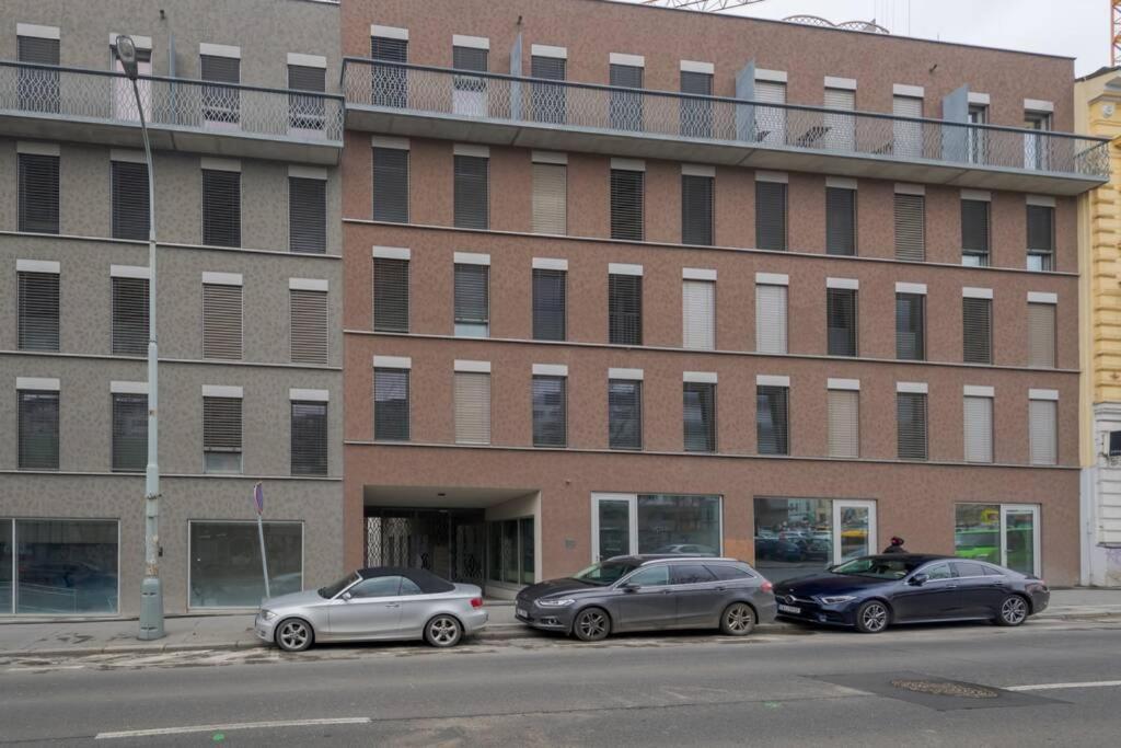 Daire Bright Studio, 10min To The Centre, Free Parking Prag