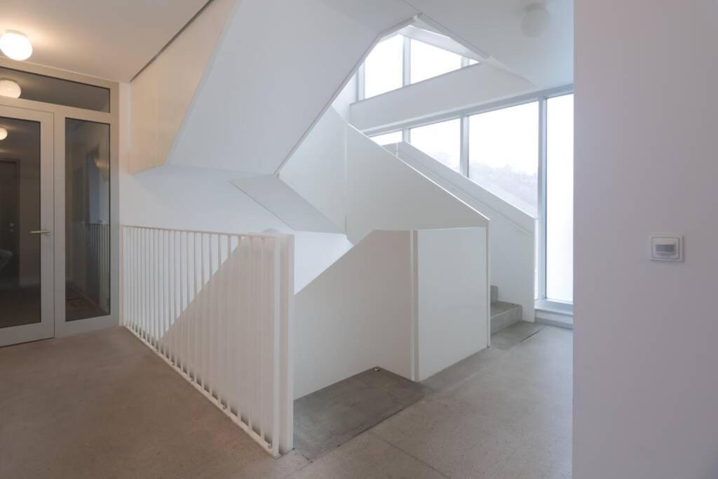 Bright Studio, 10min To The Centre, Free Parking Daire