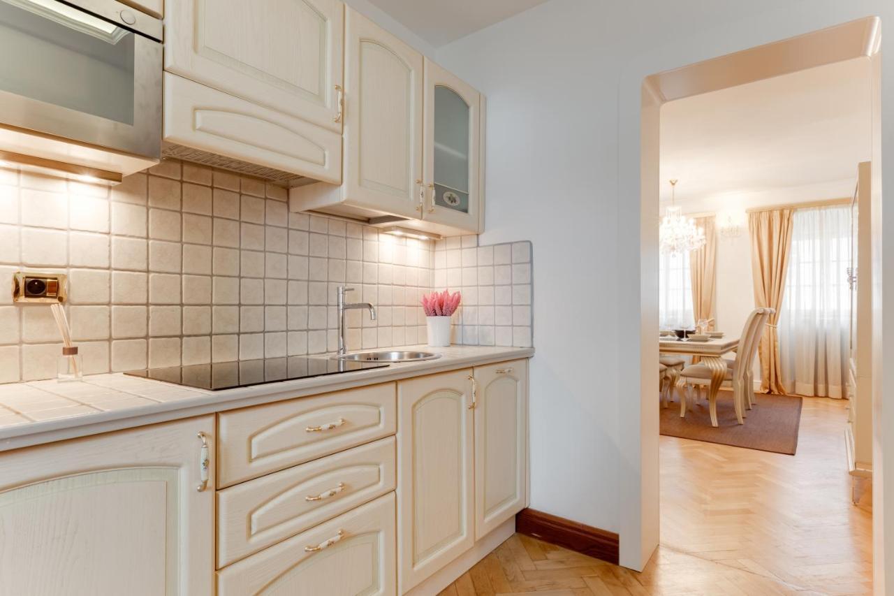 Charles Bridge Royal - Castle District Apartment *