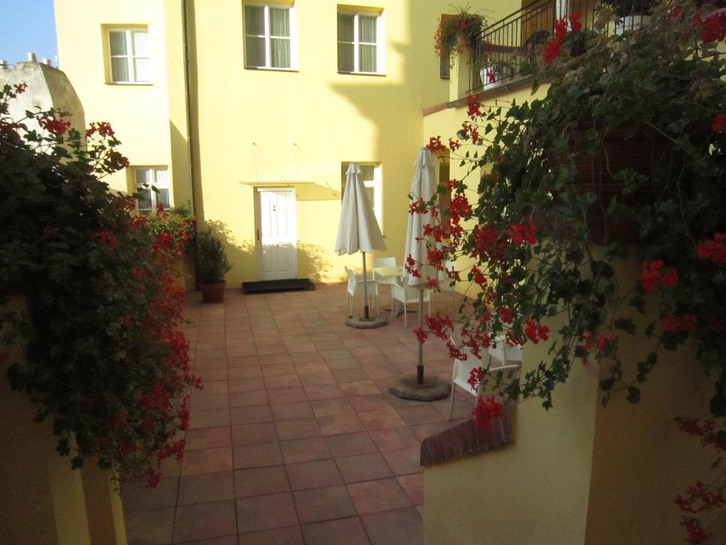 Domus Henrici Otel