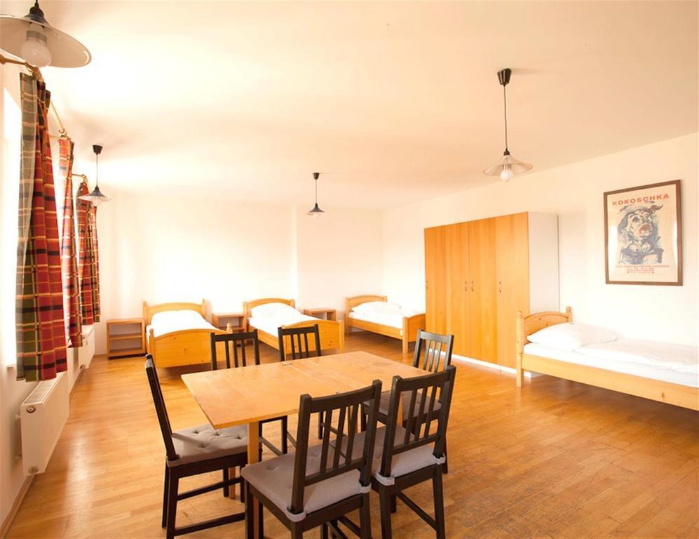 Travellers Hostel *