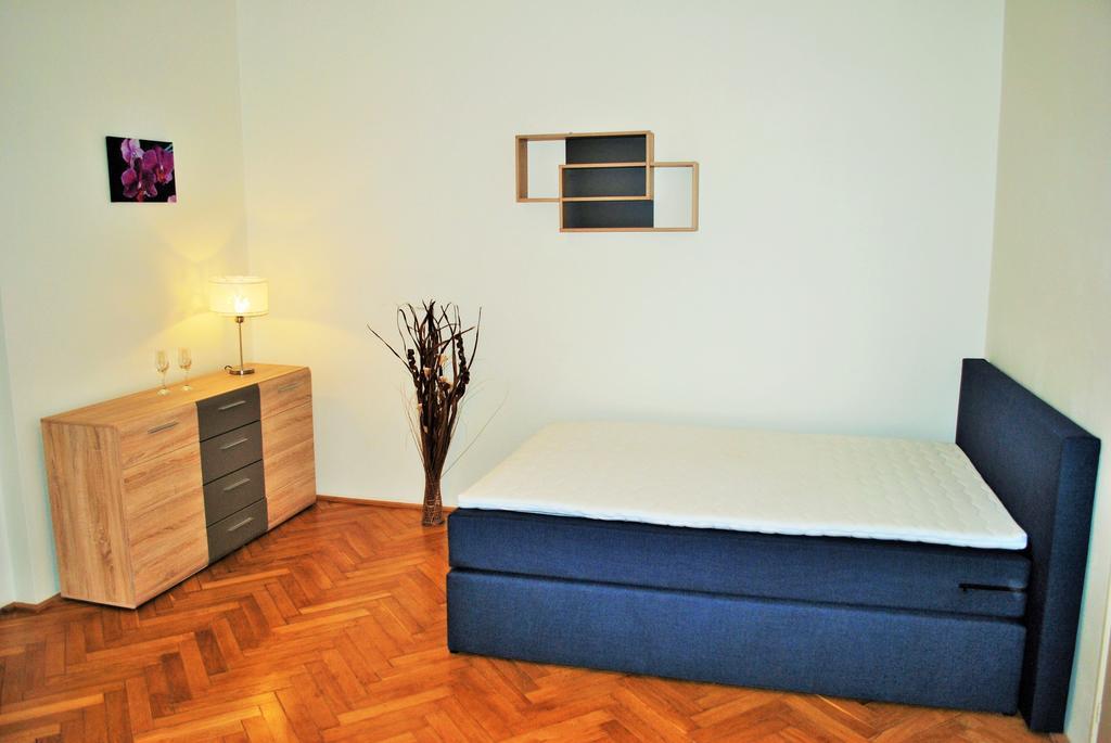 Krakovska 18 Apartment