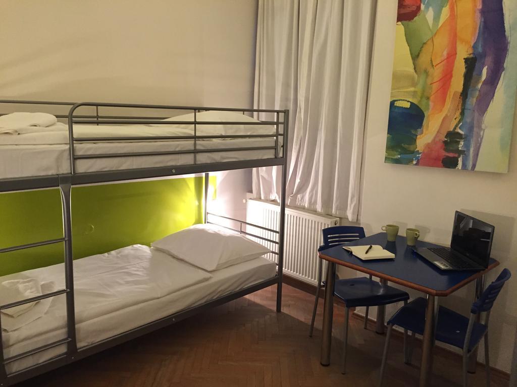 V Tunich Hostel