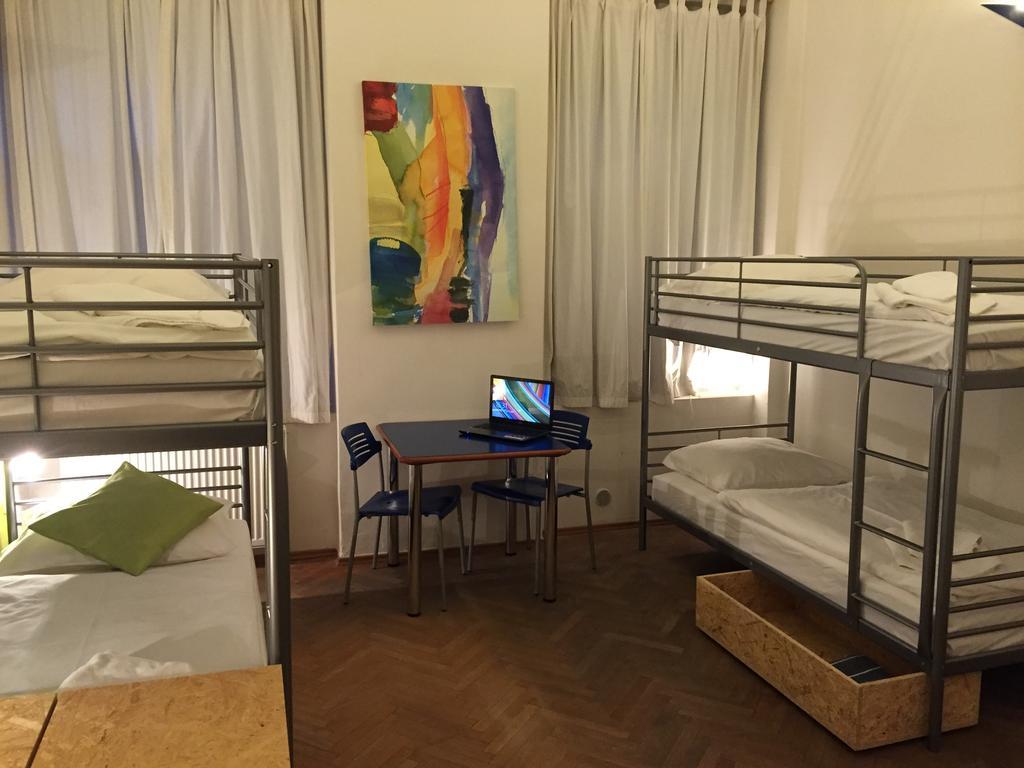 V Tunich Hostel Prague