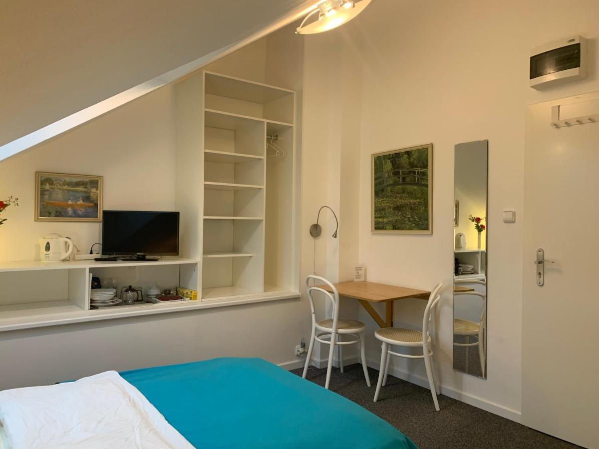 Aparthotel A. V.