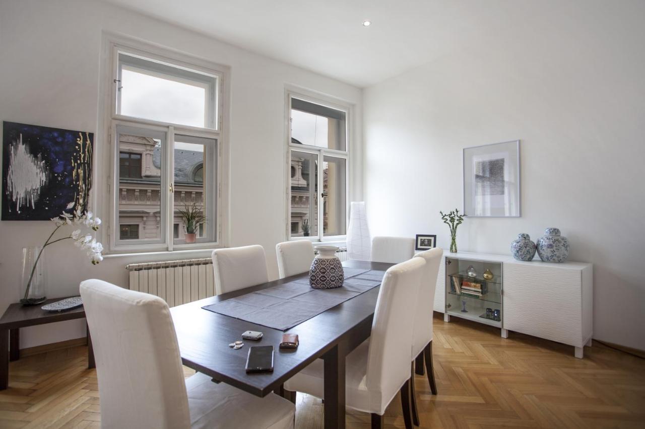 Charles Bridge Apartment Prague
