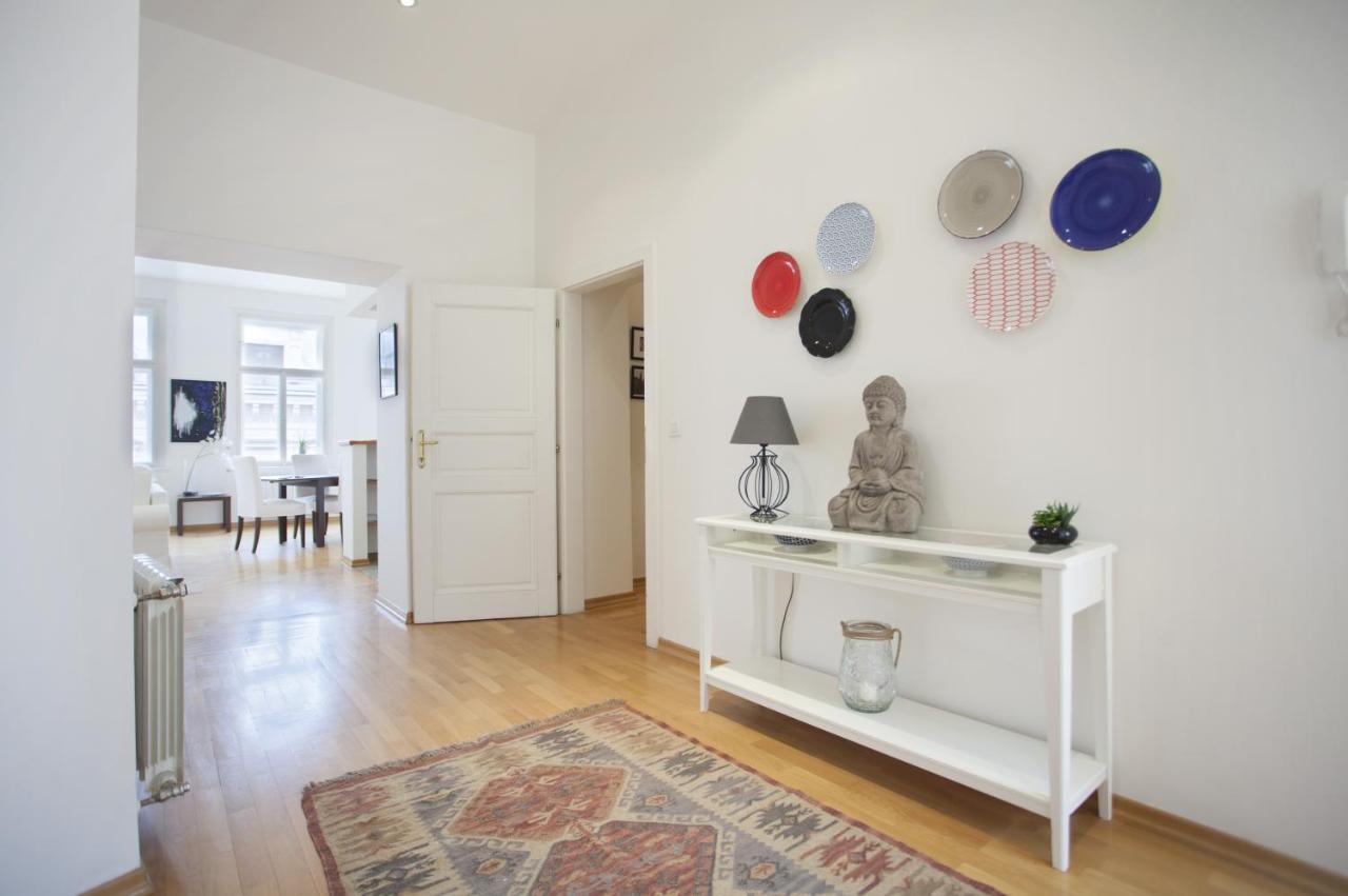 Charles Bridge Apartment Prague