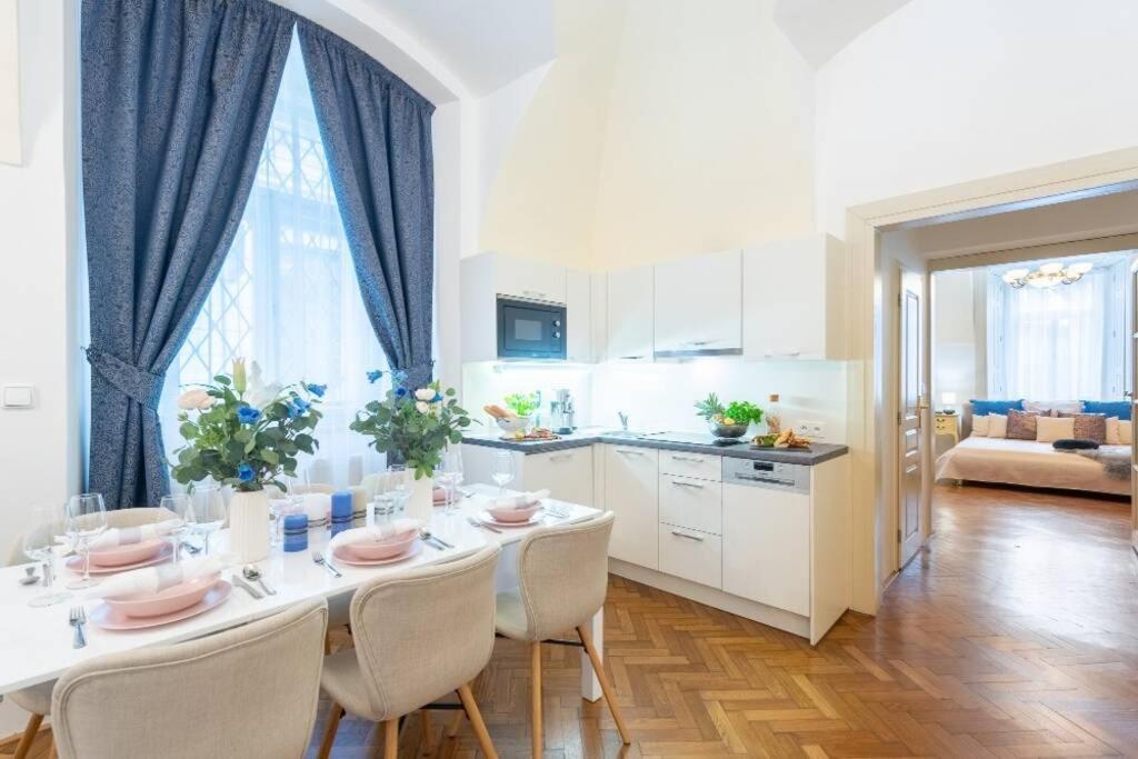 Rose / Romantic & Cozy / City Center Daire