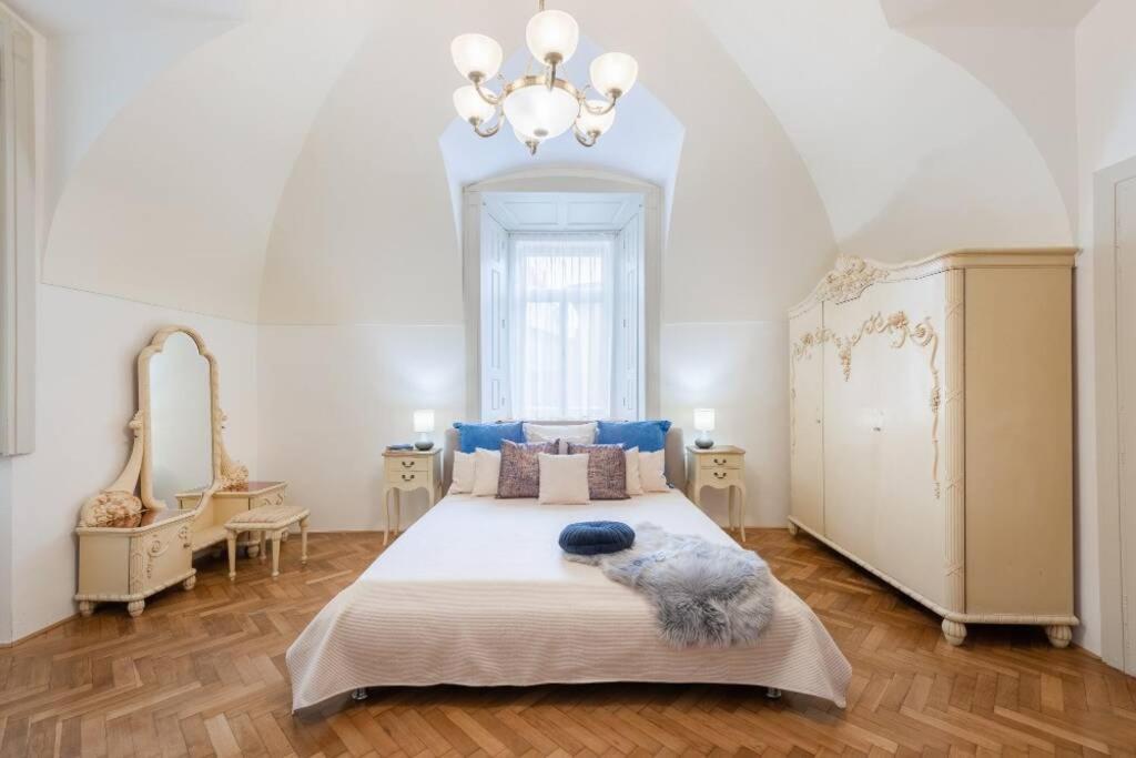 Daire Rose / Romantic & Cozy / City Center