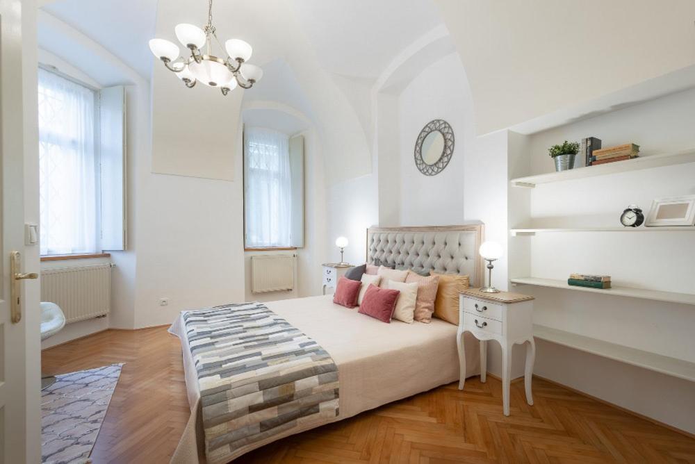 Rose / Romantic & Cozy / City Center Daire