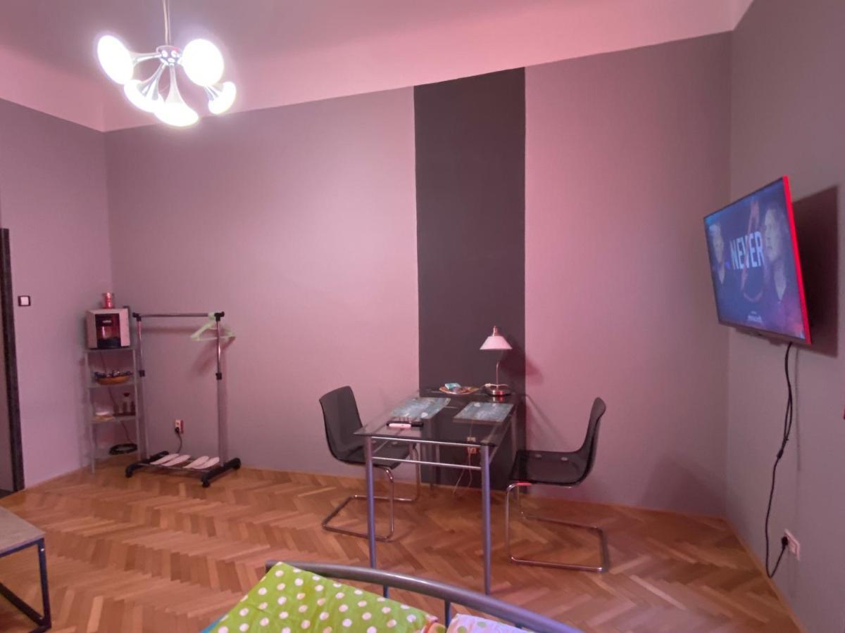 B42 Bed And Cafe Appartement Prague