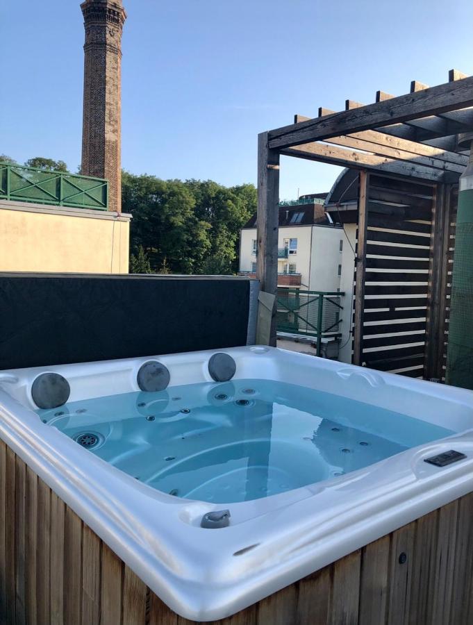 Romantic With Jacuzzi Apartamento
