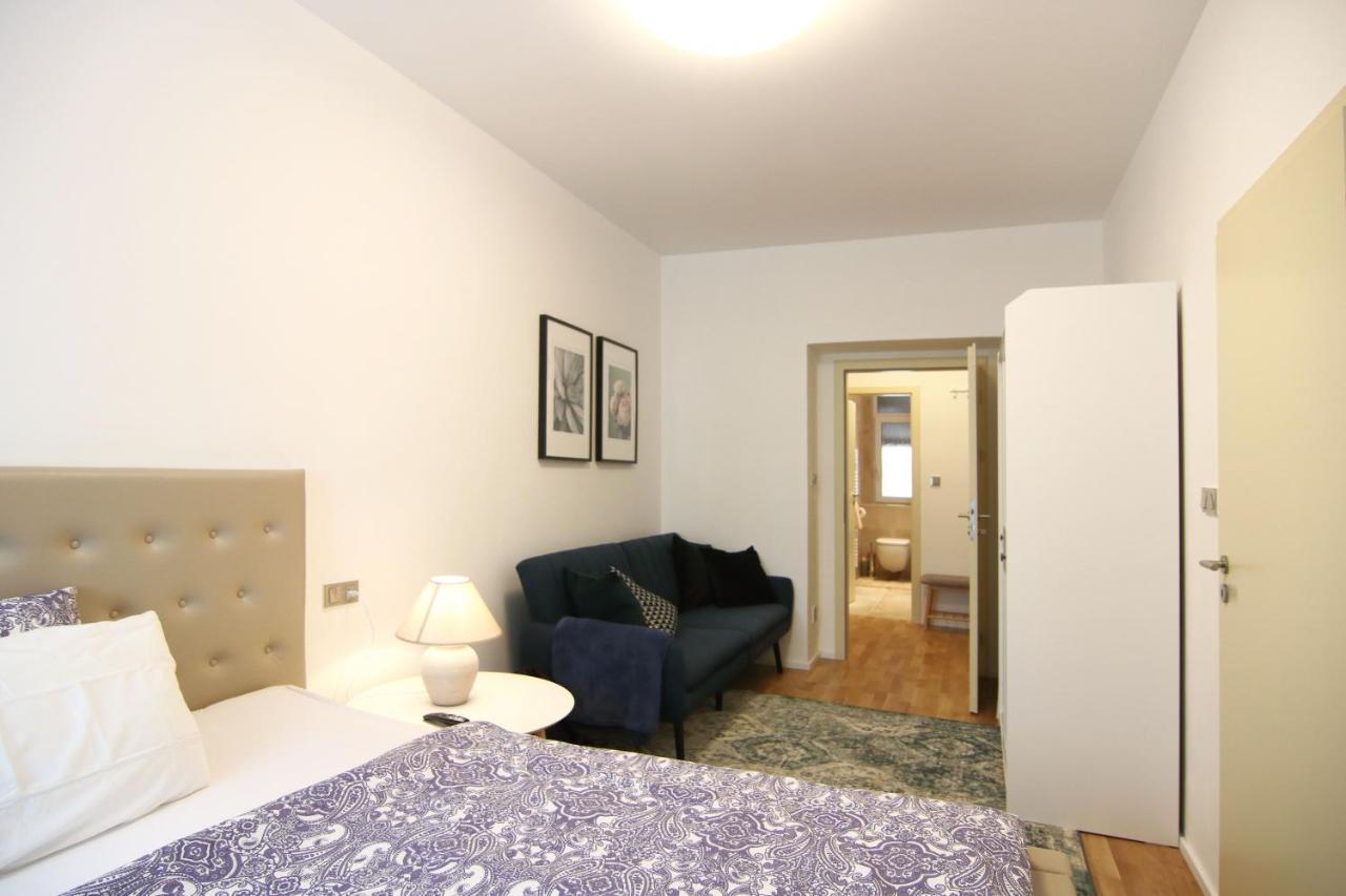 Expat House Ii