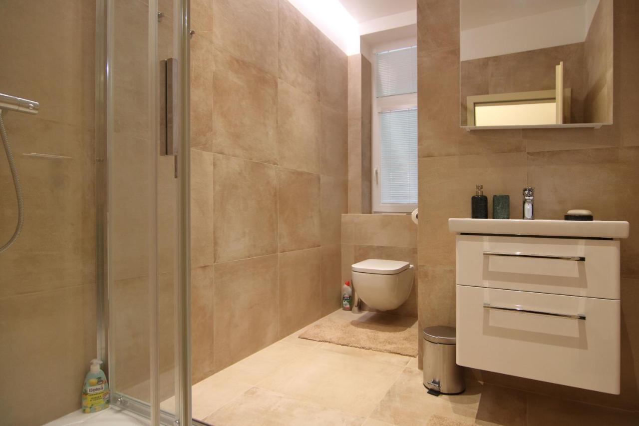 Expat House Ii *