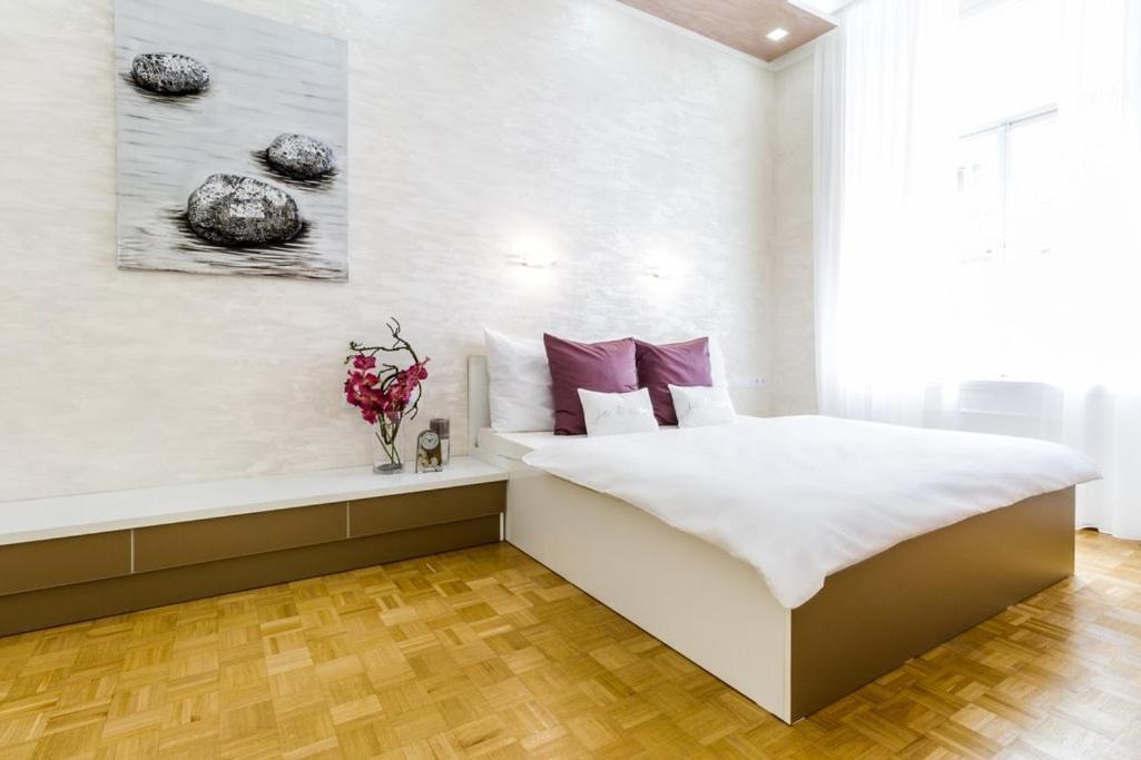 Stylish 5 Minutes Walk From City Center Apartment Prague