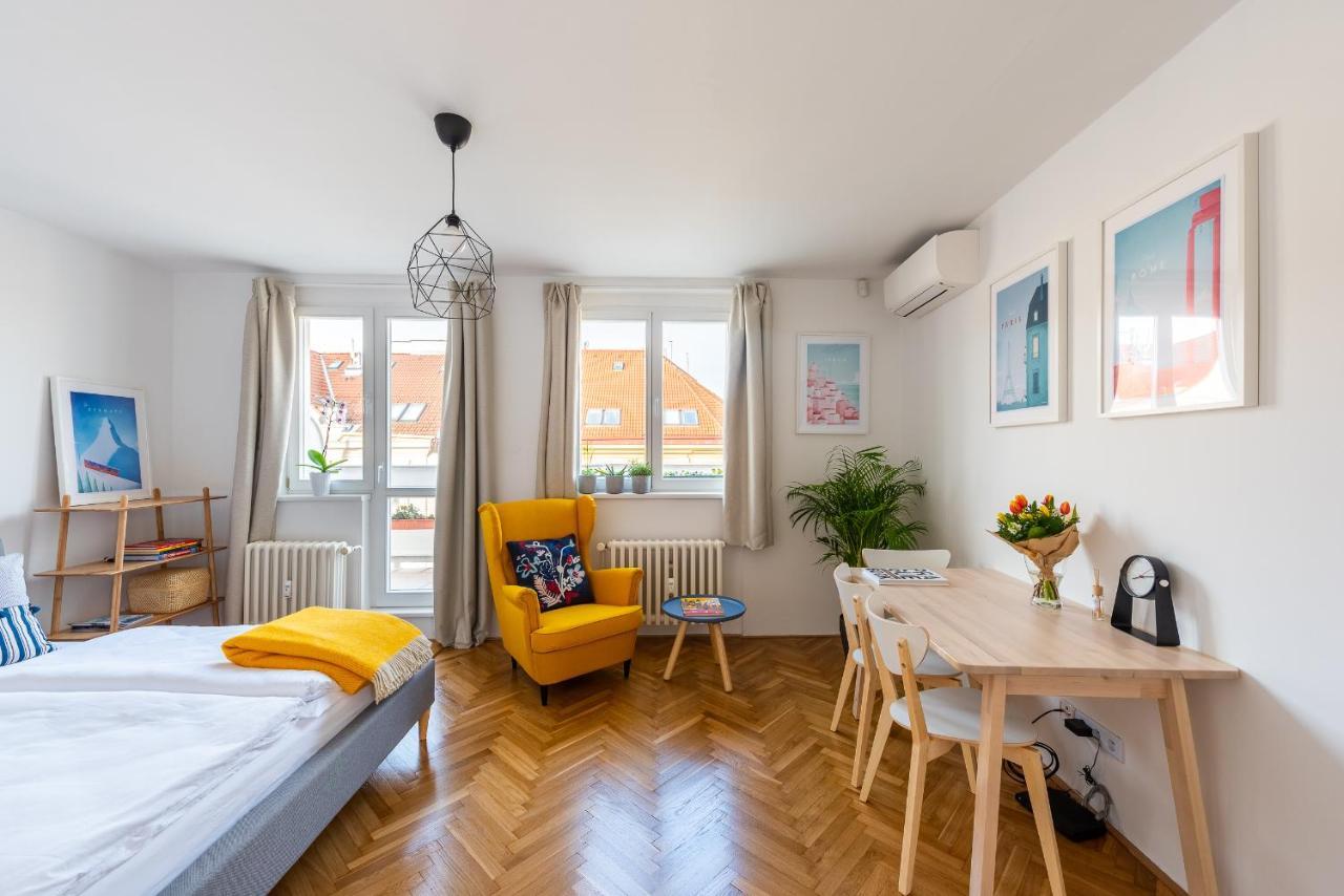 Bright Charming With Terrace, Parking & Airco. Praga