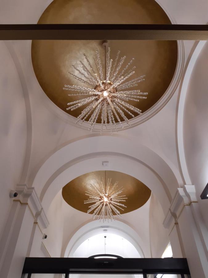 The Gold Bank Otel