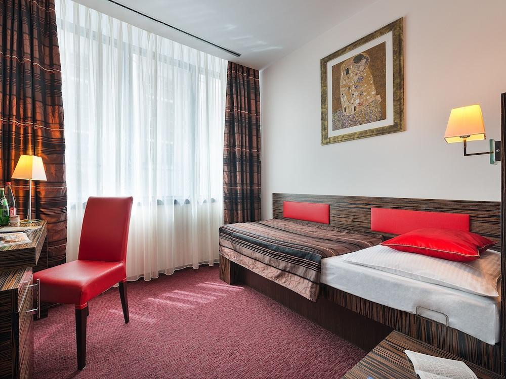 Ea Crystal Palace 4* Praga