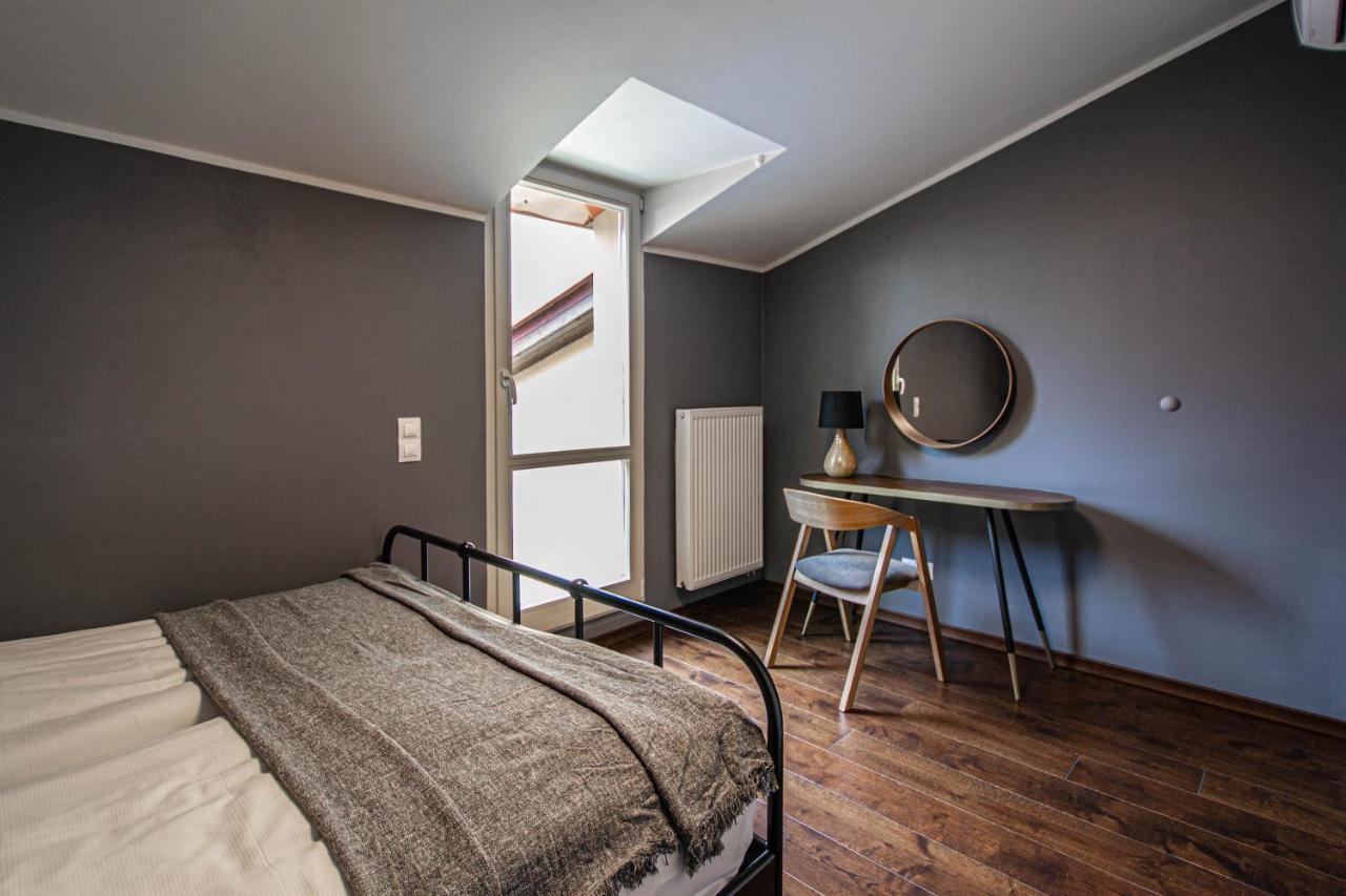 Quite Loft With Balcony And 3 Air Conditioners Daire Prag