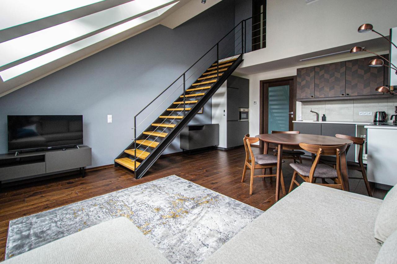 Quite Loft With Balcony And 3 Air Conditioners *