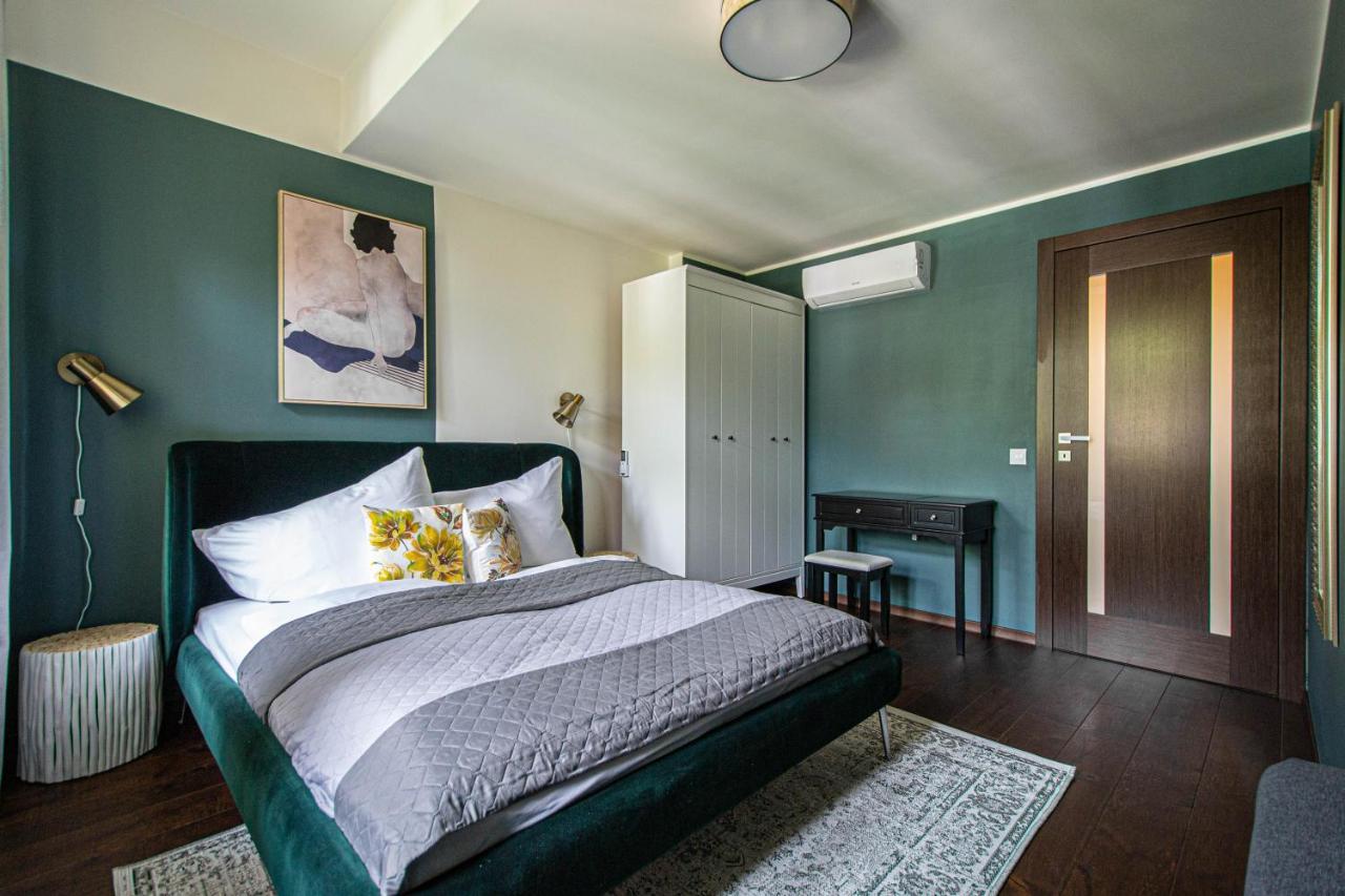 Quite Loft With Balcony And 3 Air Conditioners *