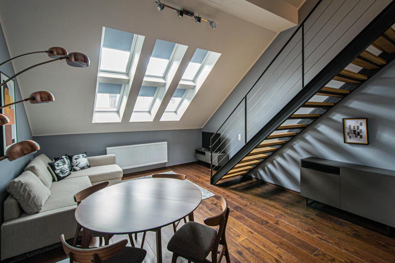 Quite Loft With Balcony And 3 Air Conditioners Daire Prag