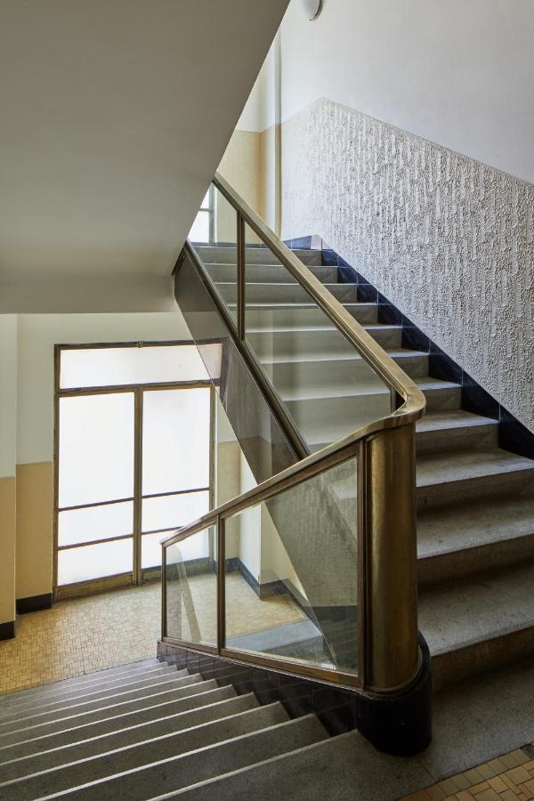 Days - Modern W Retro Elements - New Town Apartment Prague