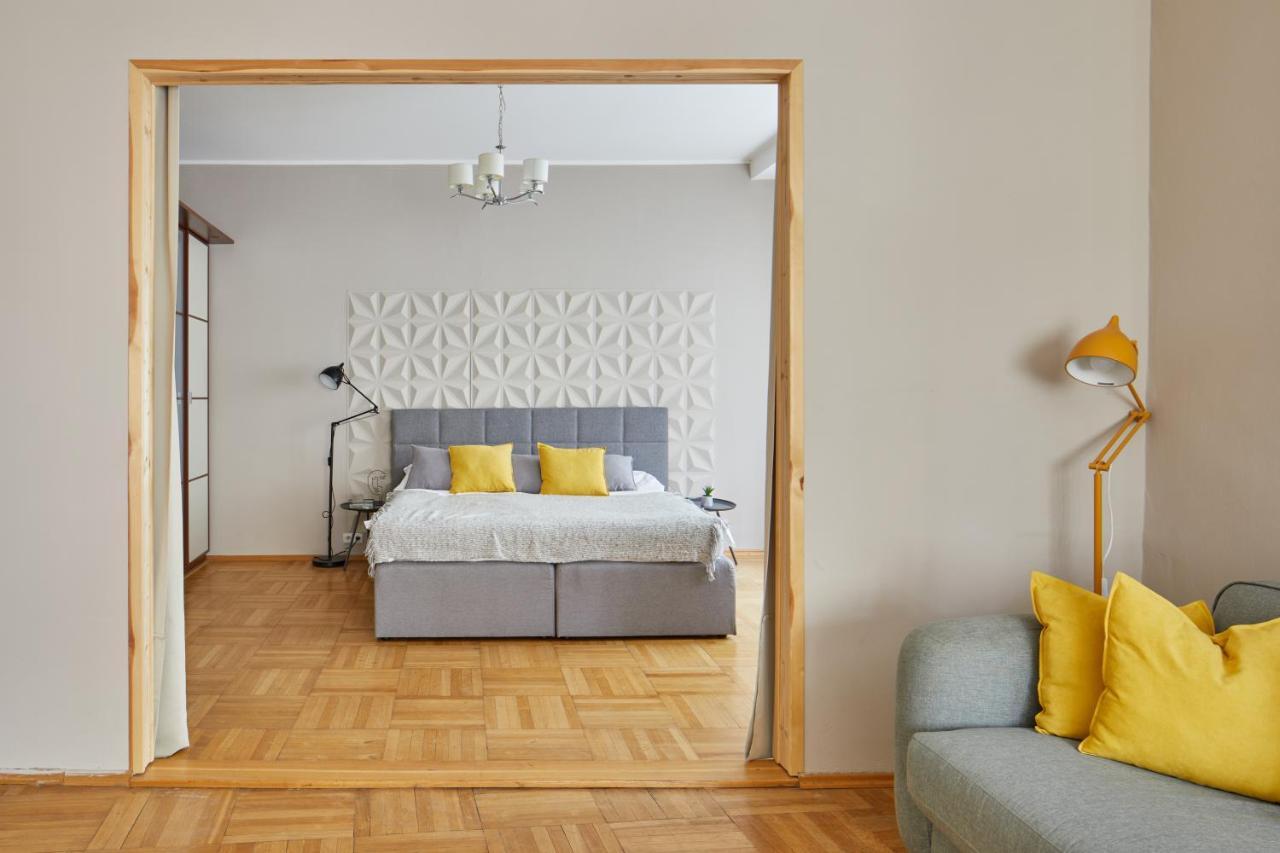 Apartment Days - Modern W Retro Elements - New Town *